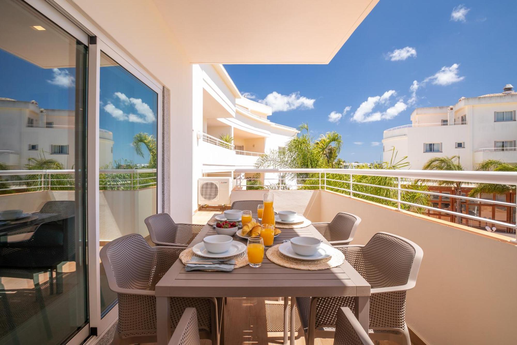 Yellow Ocean View, Porto De Mos Vr38 Apartment Lagos